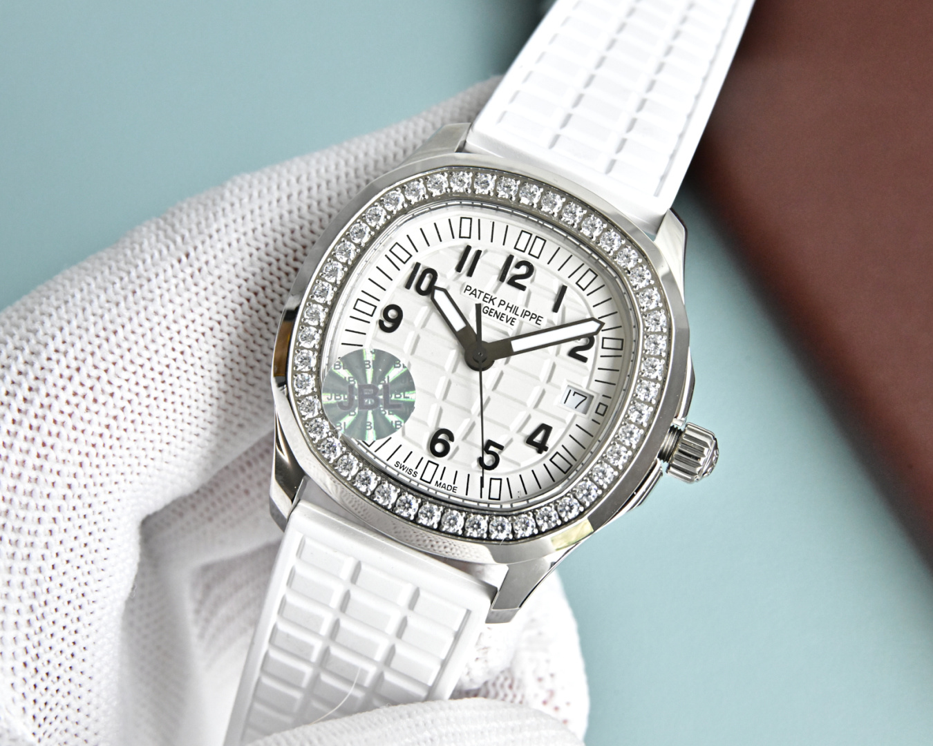 White Engraved Dial Diamond Bezel Quartz Watch – 5067A Style Design