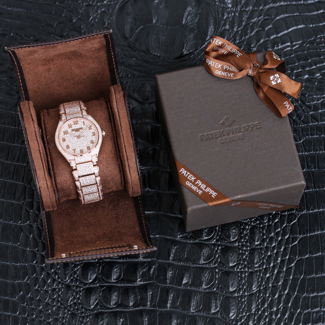 Patek Philippe 7300 Super Clone 7300 1450R 001 Elegant Ladies Timepiece