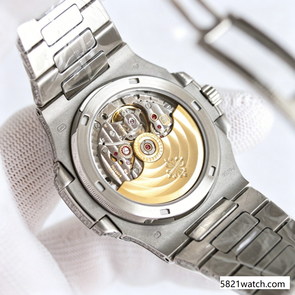 Stainless Steel Full Diamond Watch with Horizontal Satin Stripe Dial – Nautilus-Inspired Racing Precision