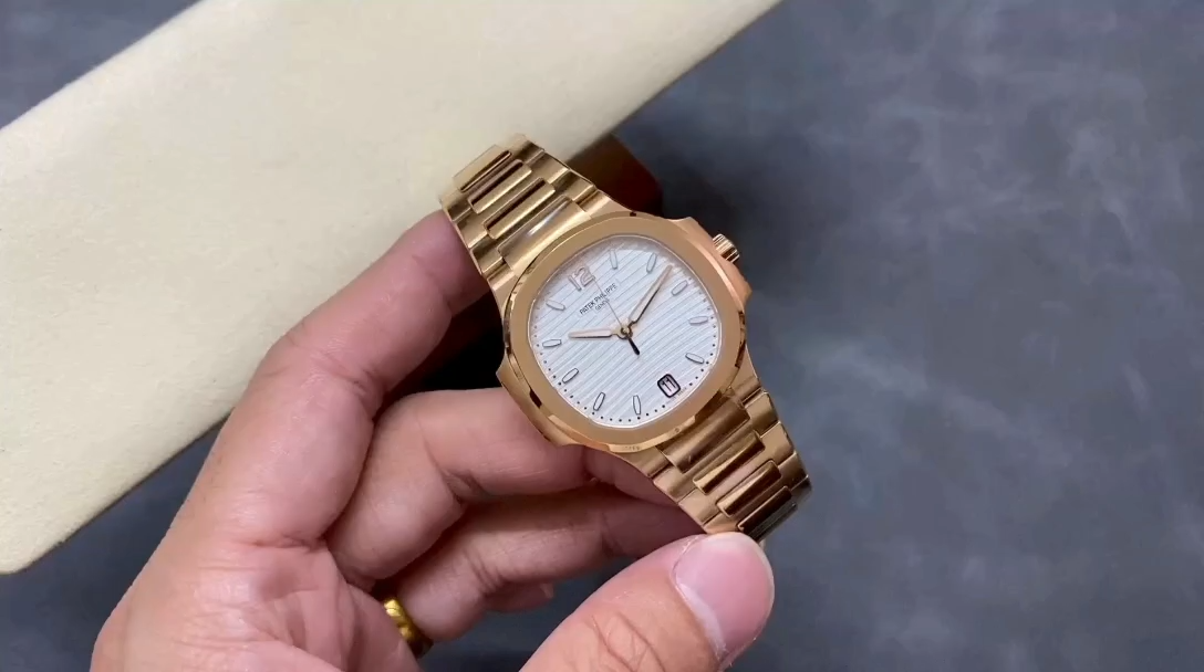 Nautilus 7118 1R 001 Super Clone Rose Gold Silver Dial Ladies Watch