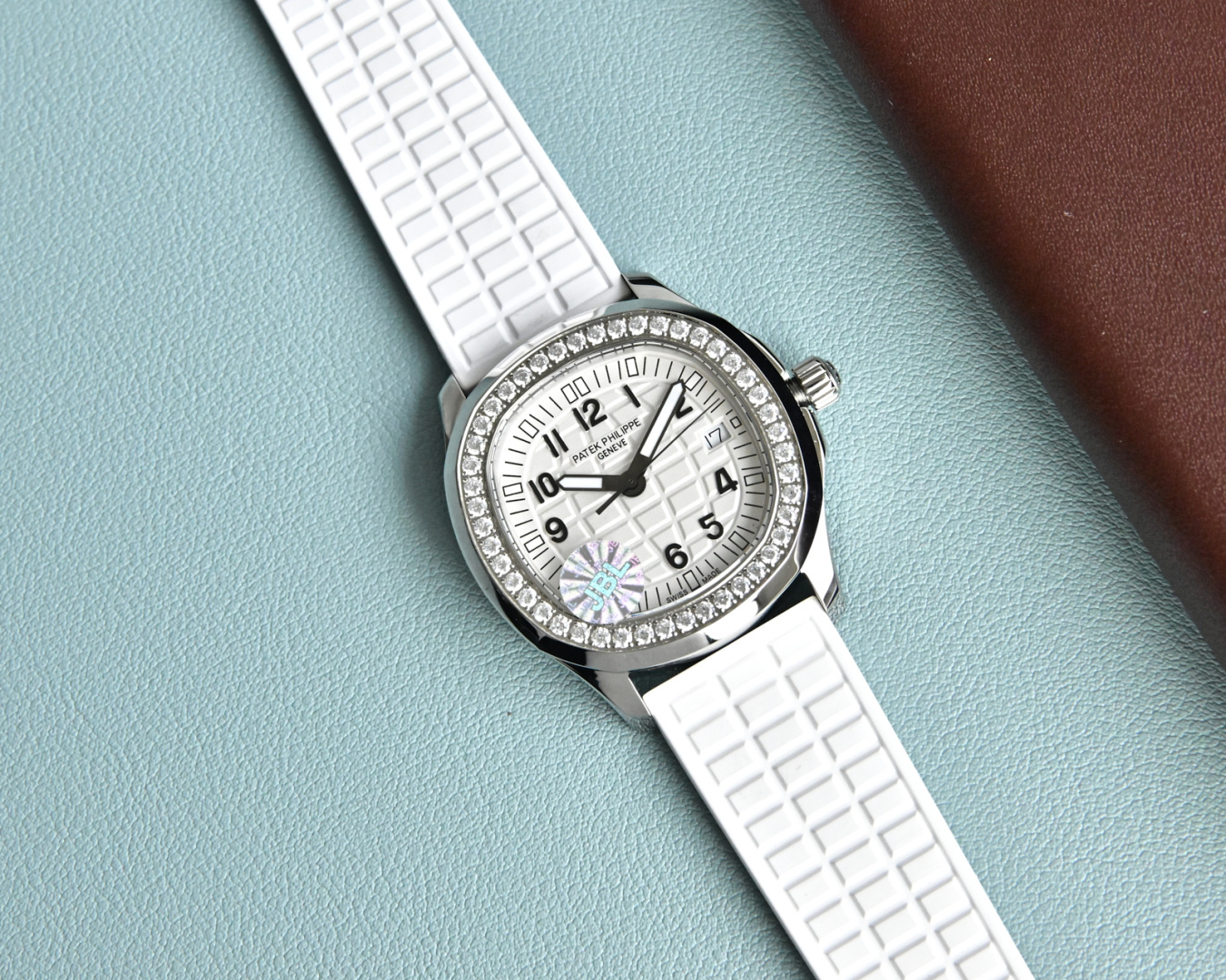 White Engraved Dial Diamond Bezel Quartz Watch – 5067A Style Design