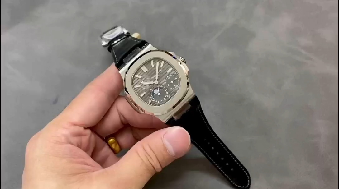 Nautilus 5712G 001 Super Clone 40mm Silver‑Tone Titanium Leather Strap Watch