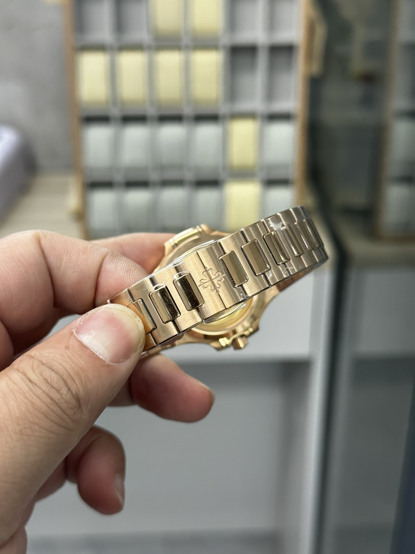 Nautilus 7118 1200R 010 Super Clone Elegant Ladies Timepiece