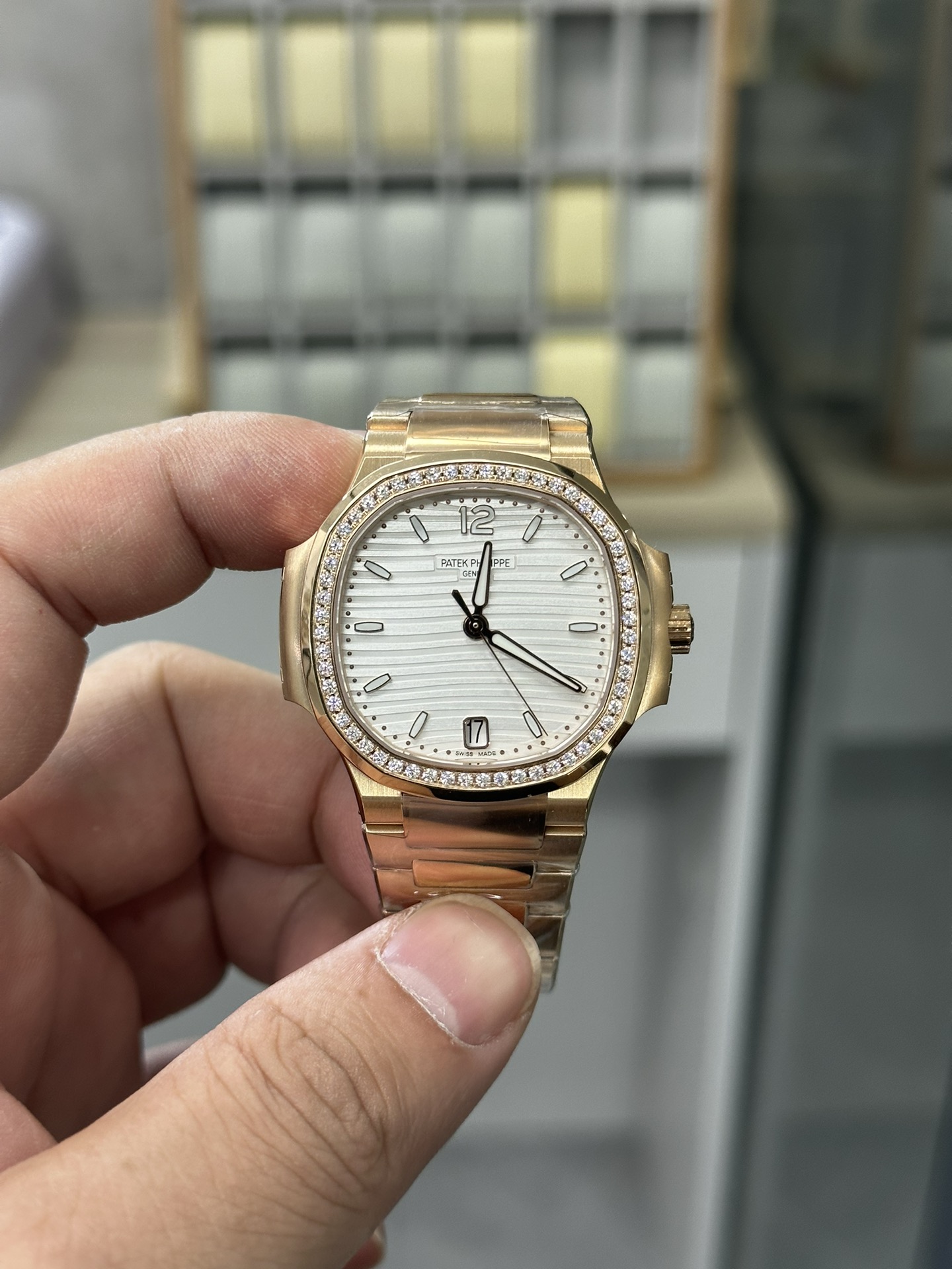 Nautilus 7118 1200R 010 Super Clone Elegant Ladies Timepiece