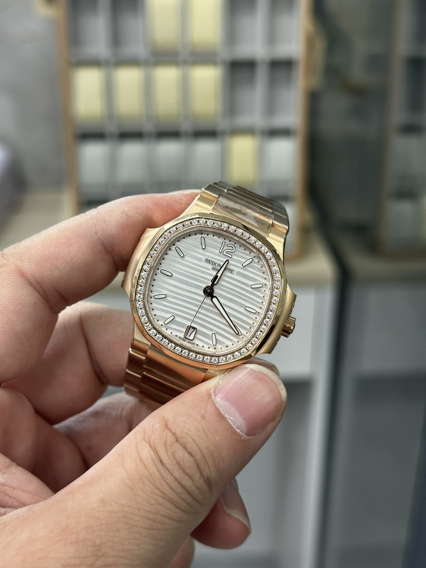 Nautilus 7118 1200R 010 Super Clone Elegant Ladies Timepiece