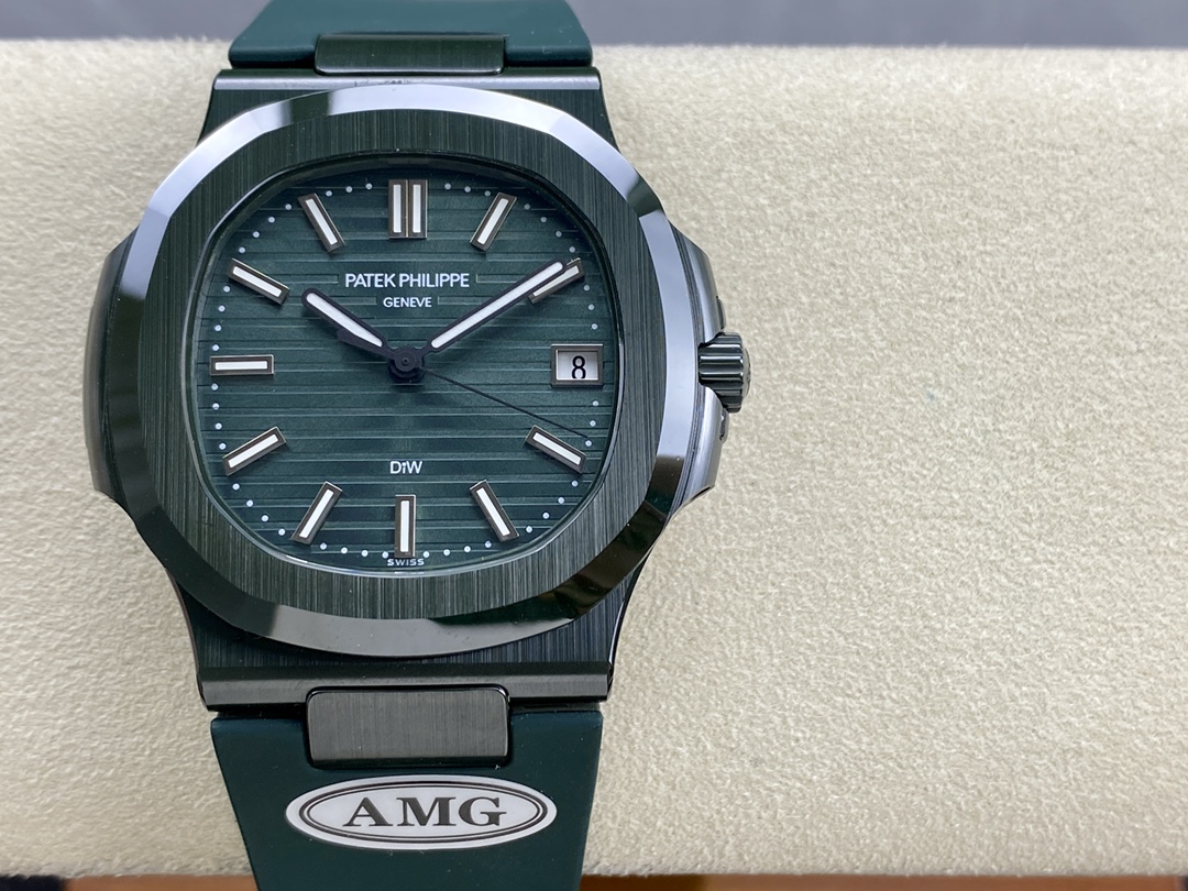 Nautilus 5711 1A Super Clone – 40MM Black‑Green Fiber Green Dial Unisex Rubber Strap Watch