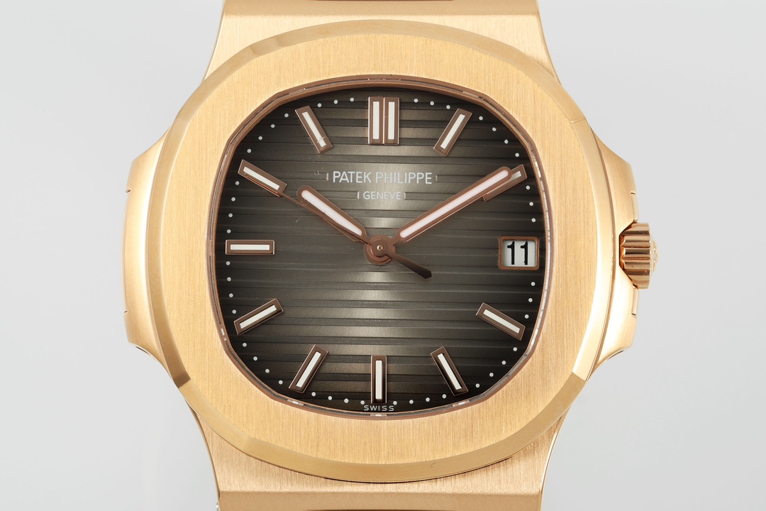 Nautilus 5711R 001 Super clone – 40mm Black Dial Gold‑Tone Titanium Mens Watch