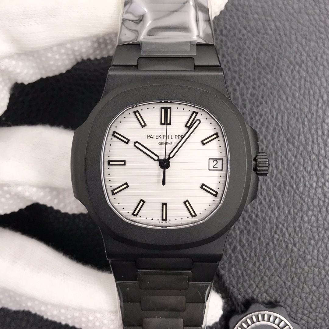 Nautilus 5711 Super clone – 40mm White Dial Black‑Titanium Mens Analog Watch