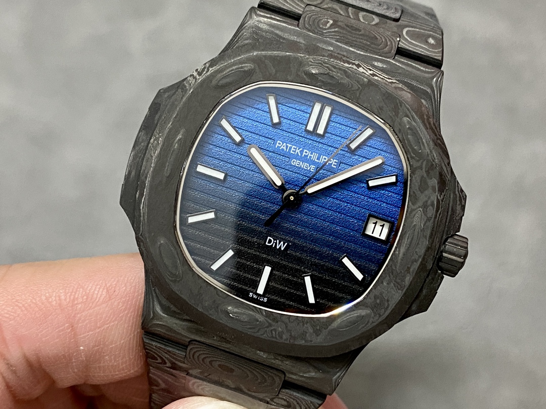 Nautilus 5711 Super Clone – 40mm Carbon Fiber Black Case Blue Dial Timepiece