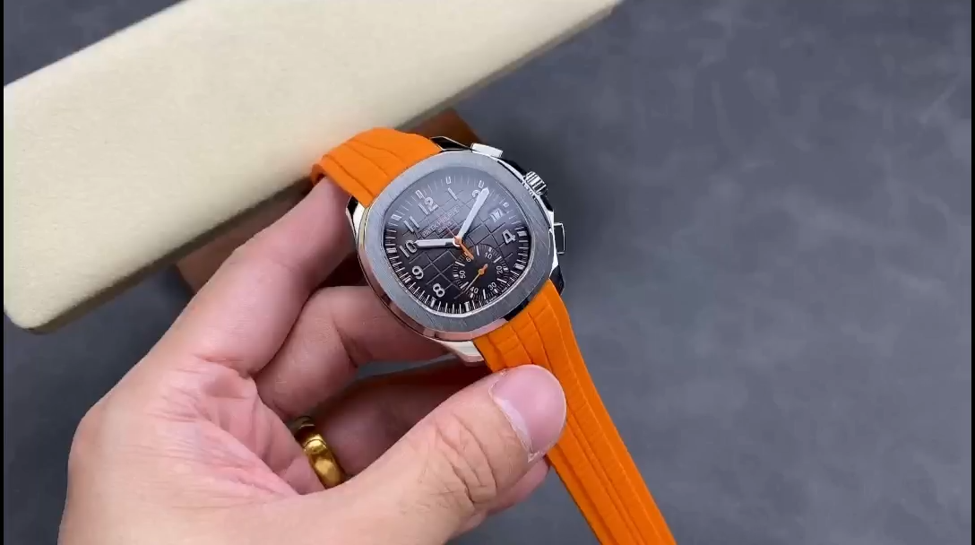 42MM Black Dial Silver‑Tone Stainless Steel Chronograph Sports‑Luxury Timepiece for Men