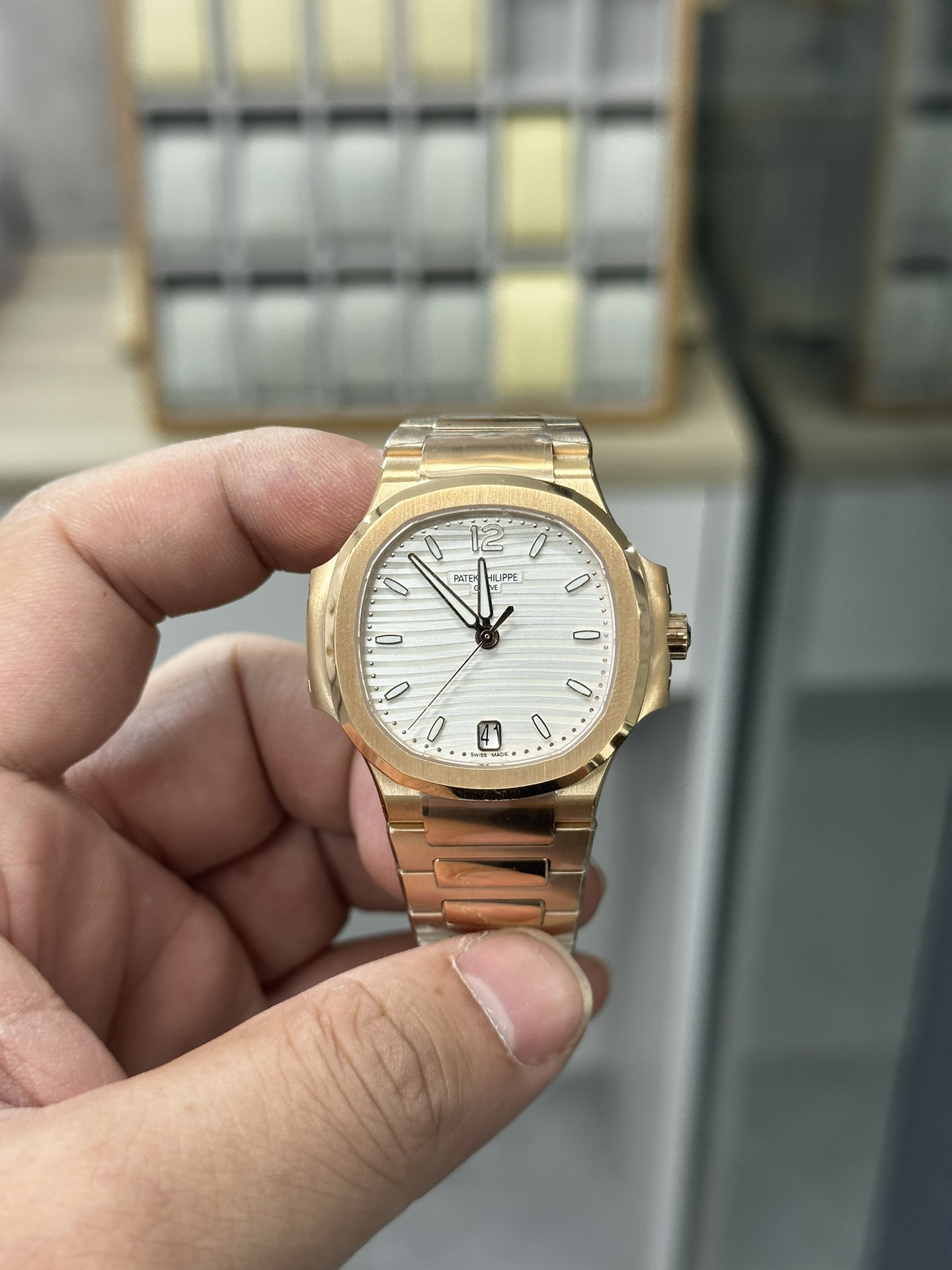 Nautilus 7118 1200R 010 Super Clone Elegant Ladies Timepiece