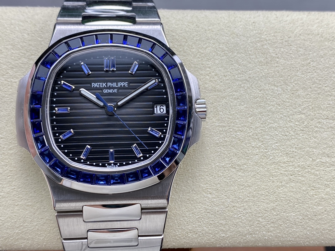 Nautilus 5711 111P 001 Super clone – Silver Titanium Everyday Luxury Watch