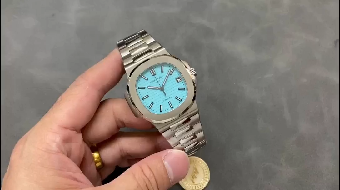 Patek Philippe 5712 Super clone – Nautilus‑Inspired Round Titanium Mens Watch