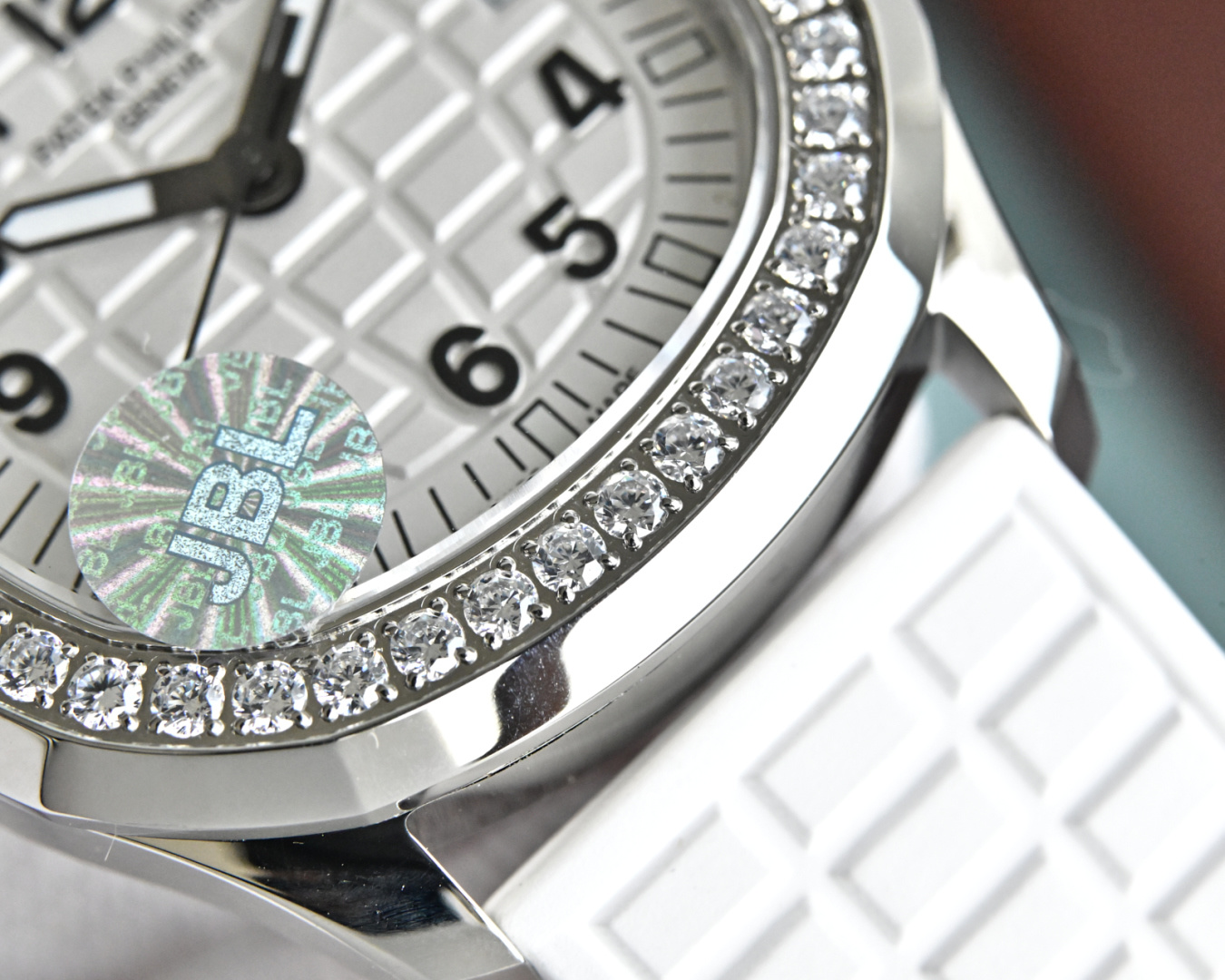 White Engraved Dial Diamond Bezel Quartz Watch – 5067A Style Design