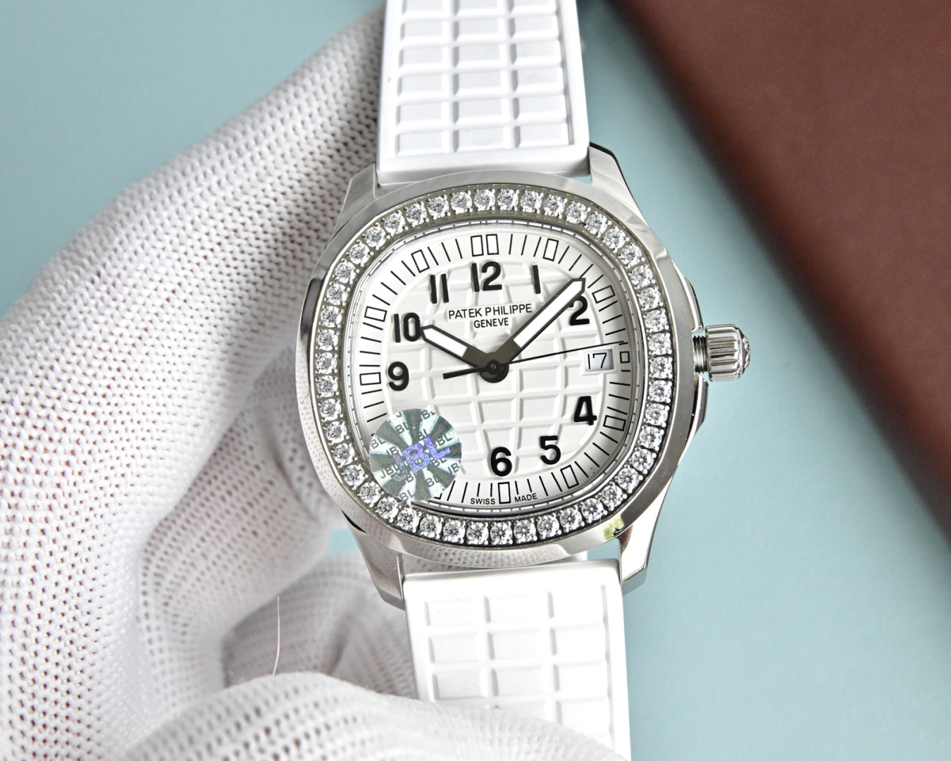 White Engraved Dial Diamond Bezel Quartz Watch – 5067A Style Design