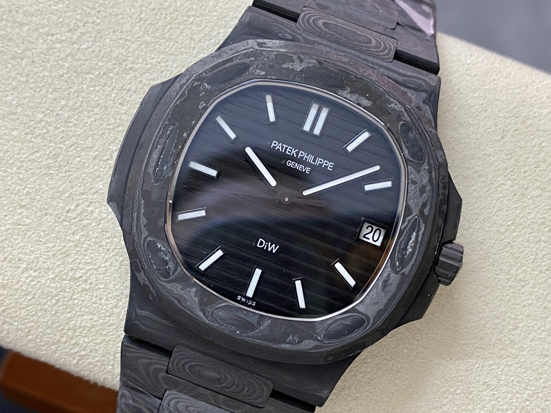 Nautilus 5711 Super Clone – 40mm Black Carbon Fiber Black Dial Titanium Bracelet Watch