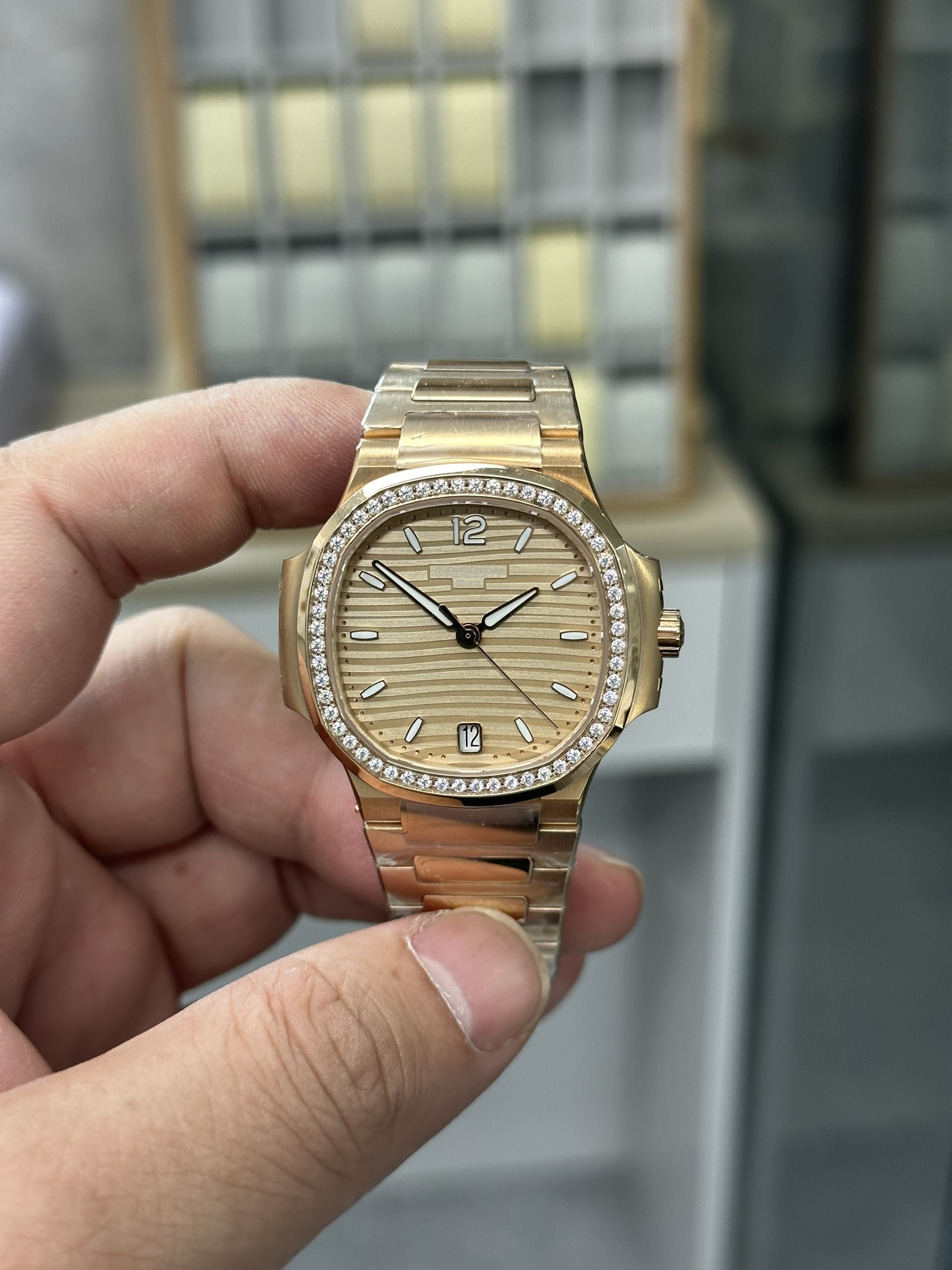 Nautilus 7118 1200R 010 Super Clone Elegant Ladies Timepiece
