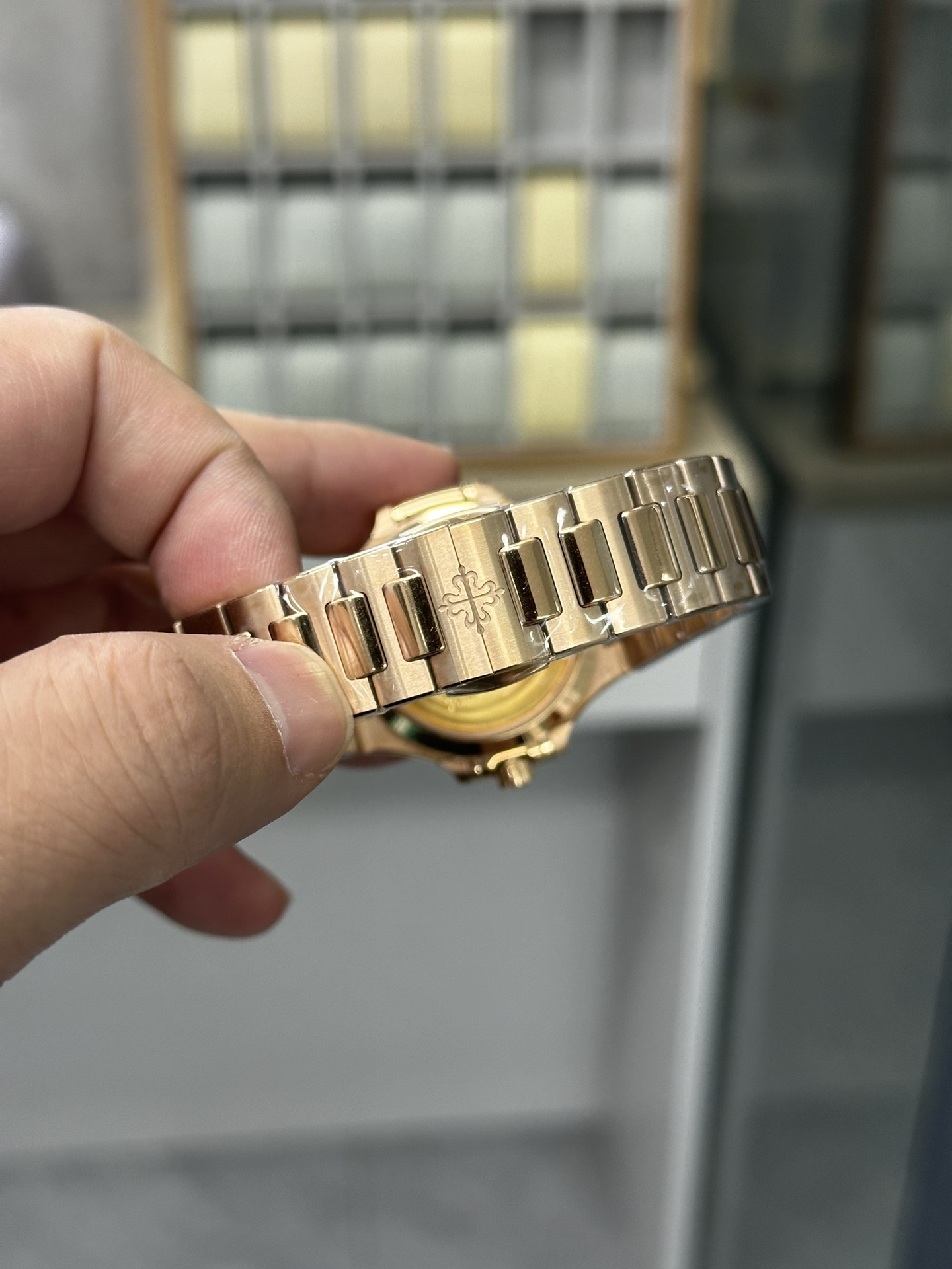 Nautilus 7118 1200R 010 Super Clone Elegant Ladies Timepiece