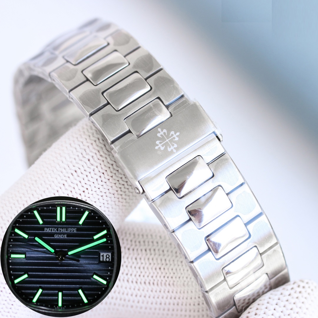 5711 Super Clone | Green Horizontally Embossed Dial & Integrated Bracelet