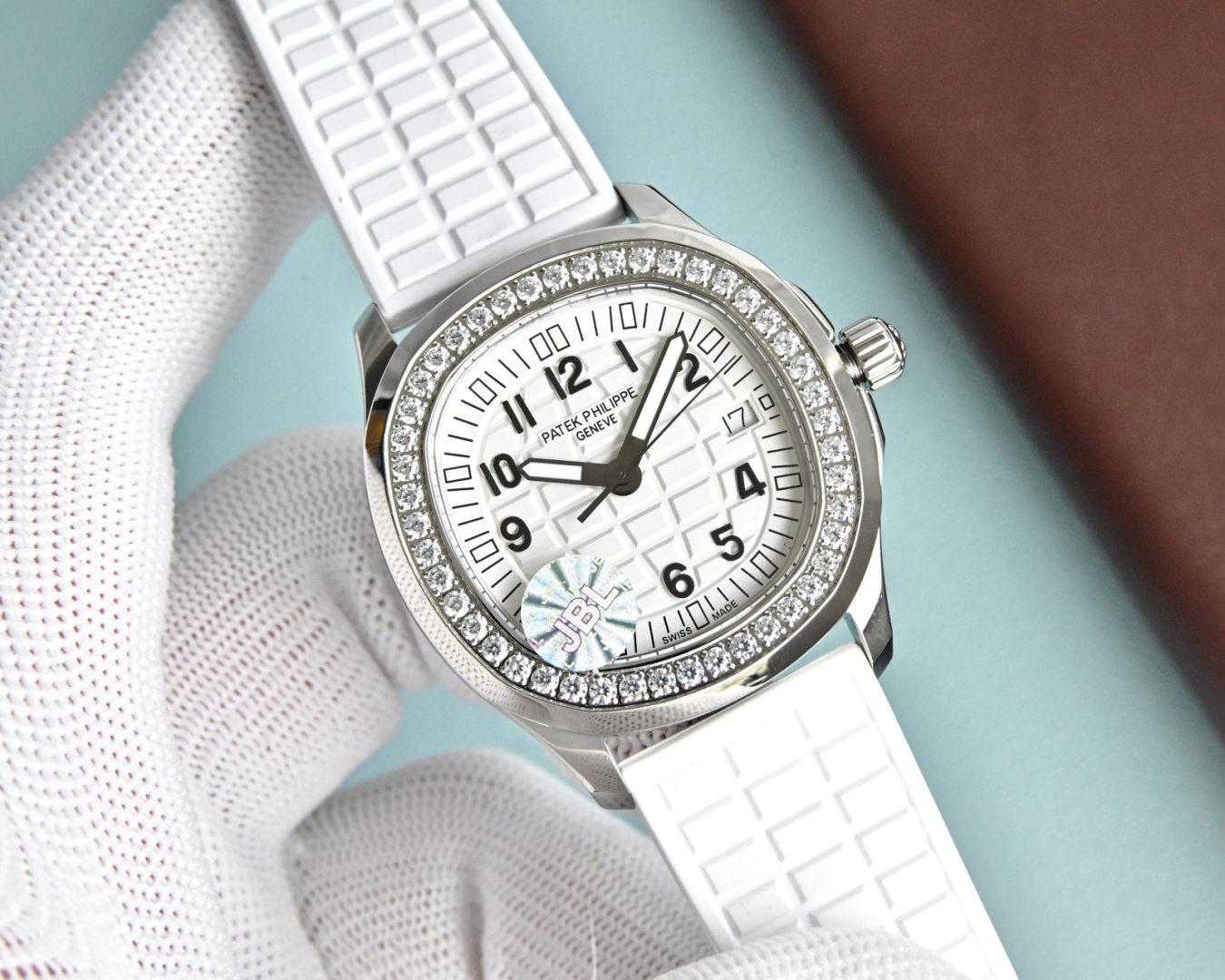 White Engraved Dial Diamond Bezel Quartz Watch – 5067A Style Design
