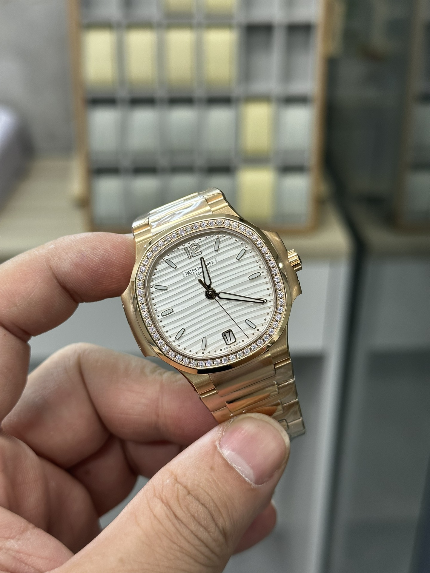 Nautilus 7118 1200R 010 Super Clone Elegant Ladies Timepiece