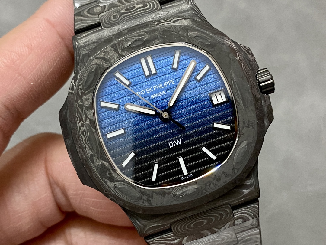 Nautilus 5711 Super Clone – 40mm Carbon Fiber Black Case Blue Dial Timepiece