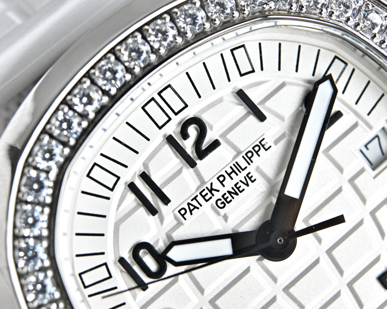 White Engraved Dial Diamond Bezel Quartz Watch – 5067A Style Design