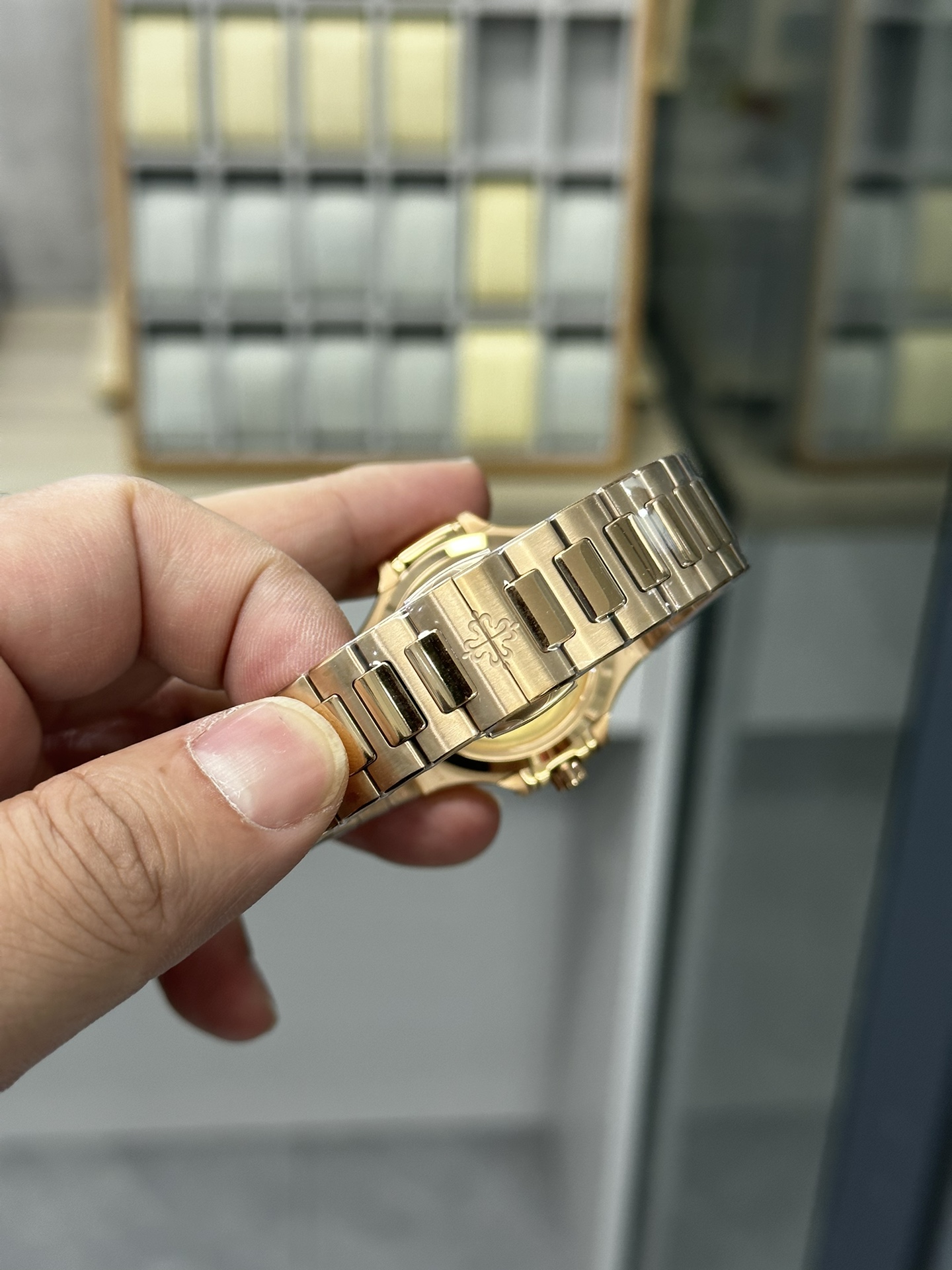 Nautilus 7118 1R 001 Super Clone Rose Gold Silver Dial Ladies Watch