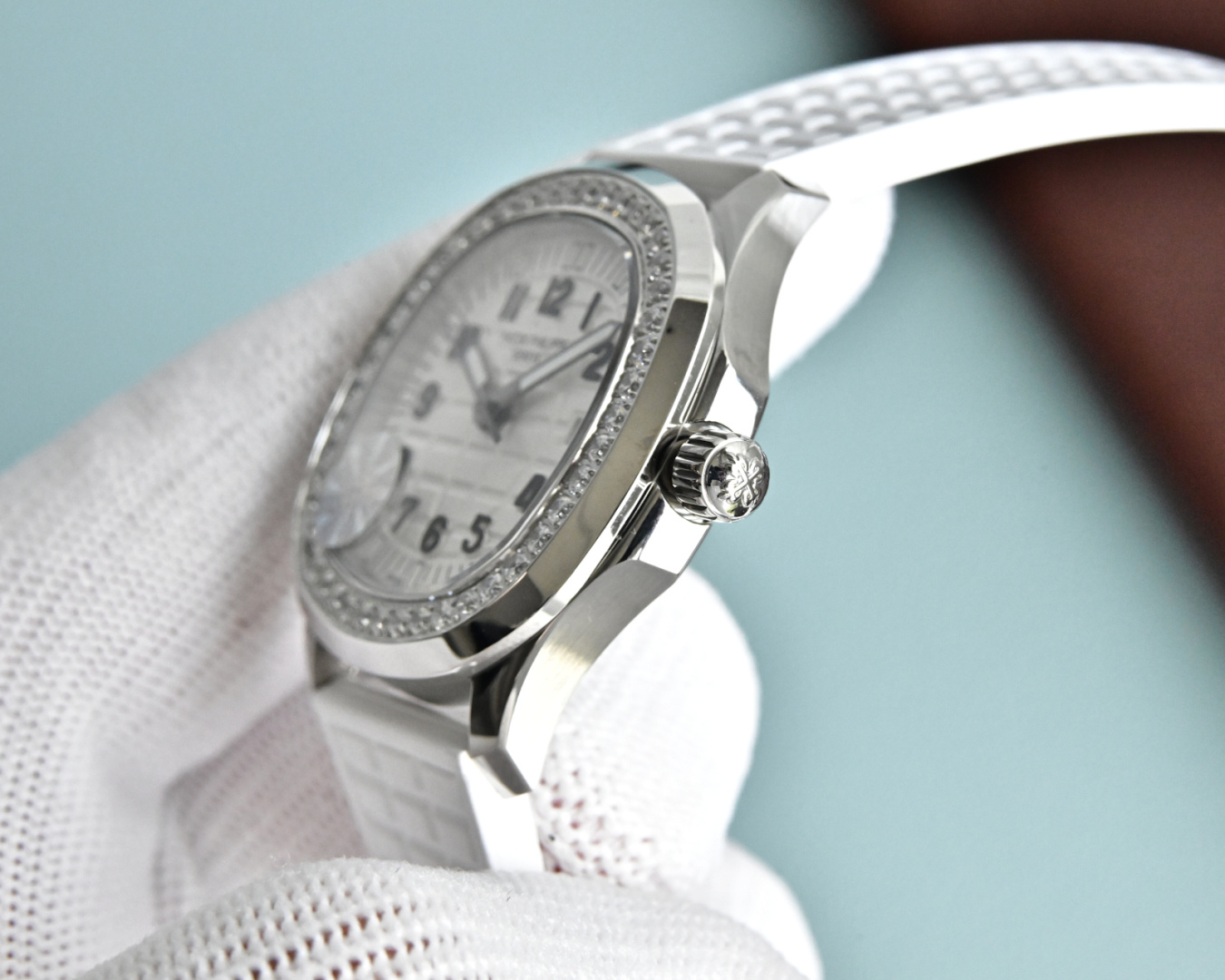 White Engraved Dial Diamond Bezel Quartz Watch – 5067A Style Design