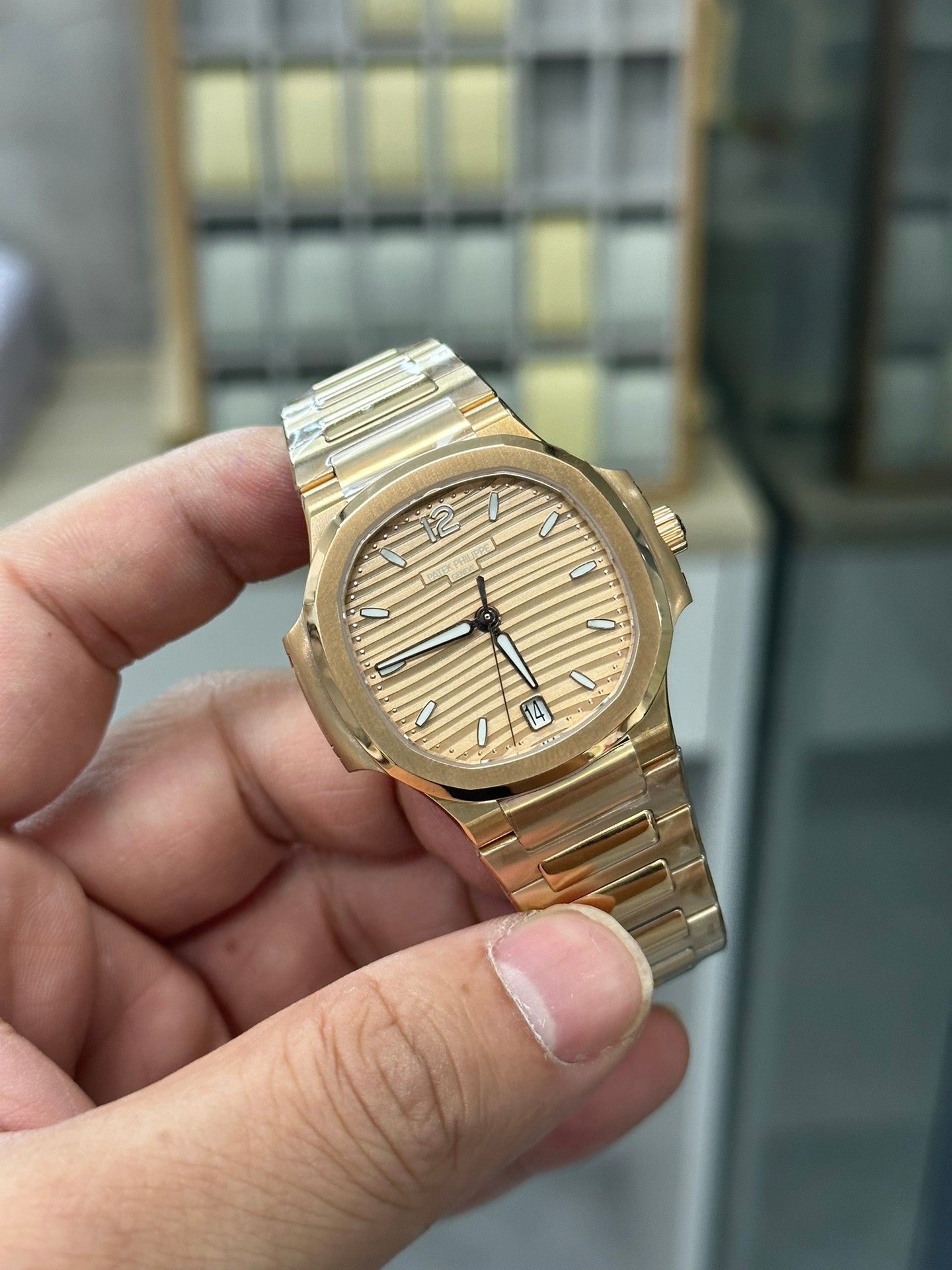 Nautilus 7118 1R 001 Super Clone Rose Gold Silver Dial Ladies Watch