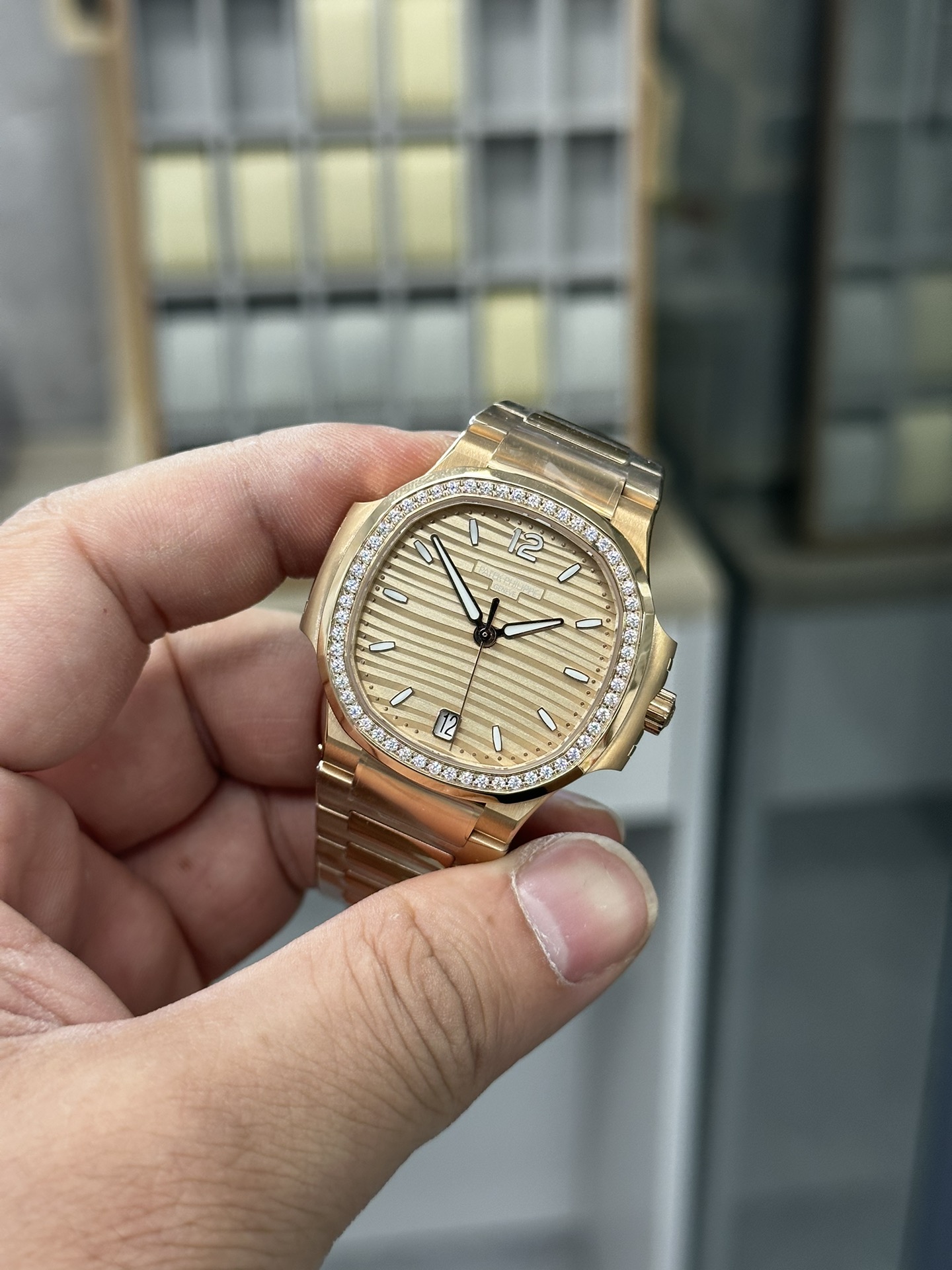 Nautilus 7118 1200R 010 Super Clone Elegant Ladies Timepiece