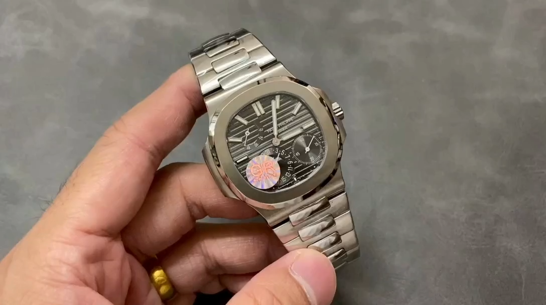 Nautilus 5712 1A 001 Super clone Silver Grey Dial 40mm Mens Timepiece