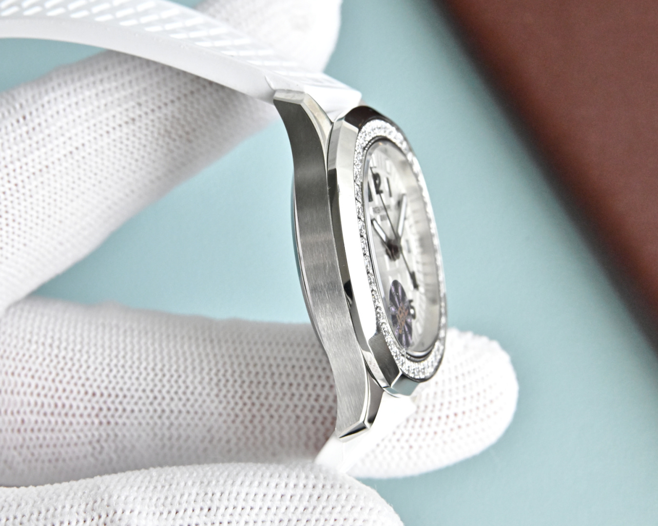 White Engraved Dial Diamond Bezel Quartz Watch – 5067A Style Design