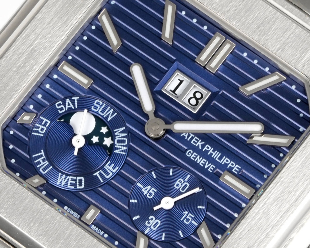 Square Nautilus-inspired 5822 Navy Blue Sunburst Annual Calendar Super Clone