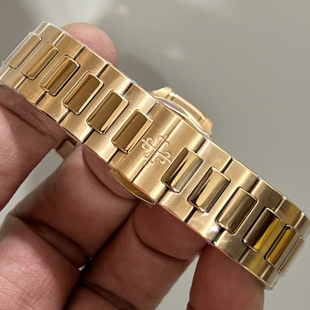 Nautilus 7118 1300R 001 Super Clone Luxe Rose Gold Ladies Watch