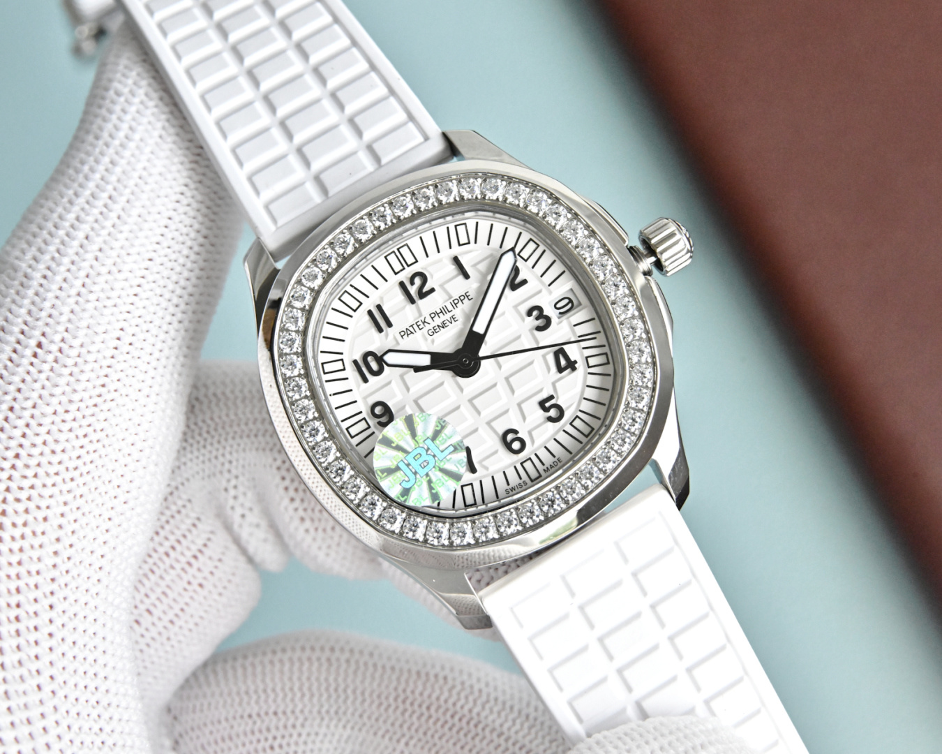 White Engraved Dial Diamond Bezel Quartz Watch – 5067A Style Design